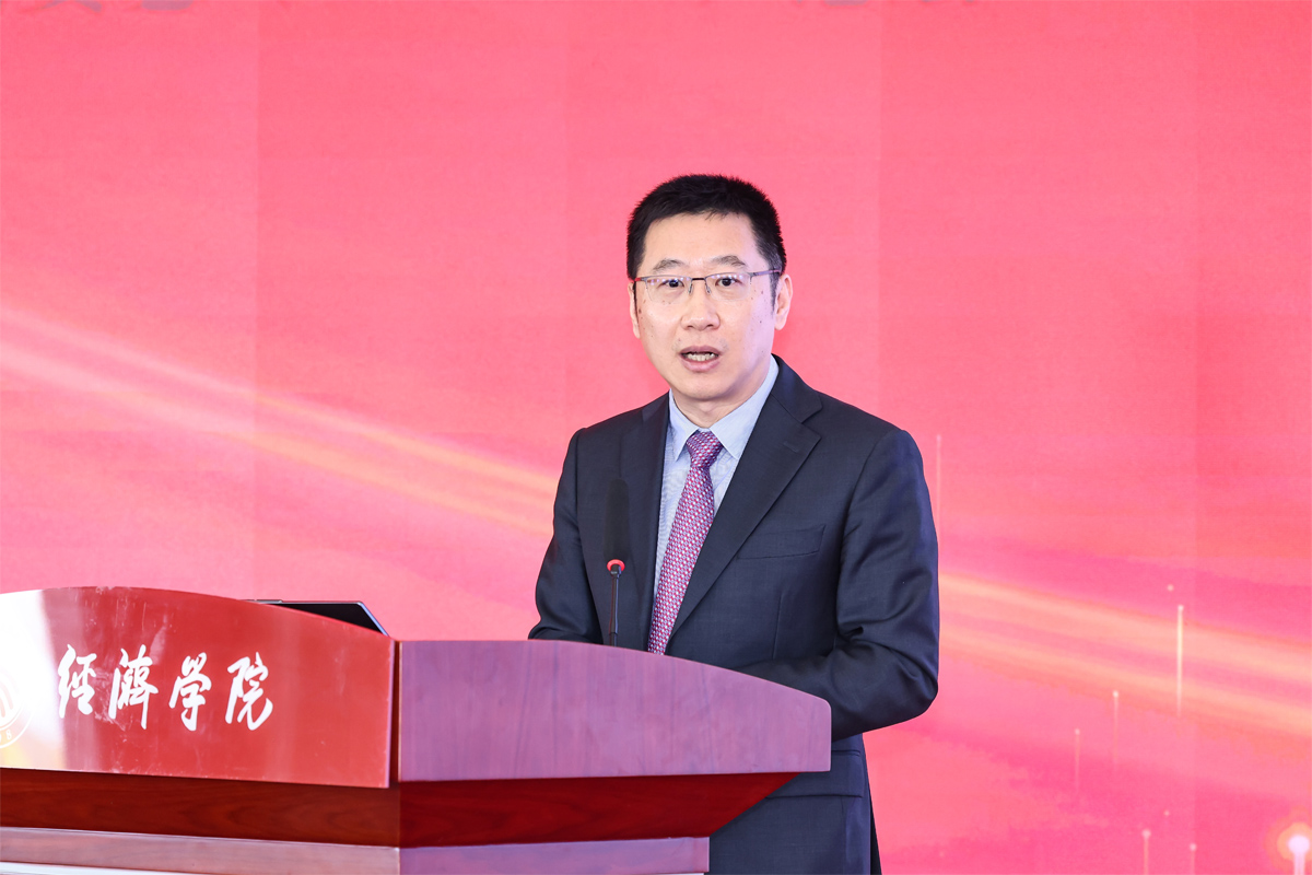 编辑后：图9 郑伟发表大会演讲.jpg